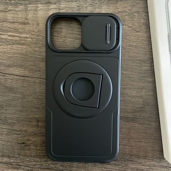 iPhone 13 case with 360 degree rotatable ring - Picture 3 of 4